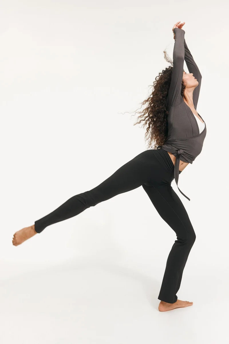 اتش اند ام لغينغز يوغا بحافة واسعة من نسيج سوفت موف وليكرا